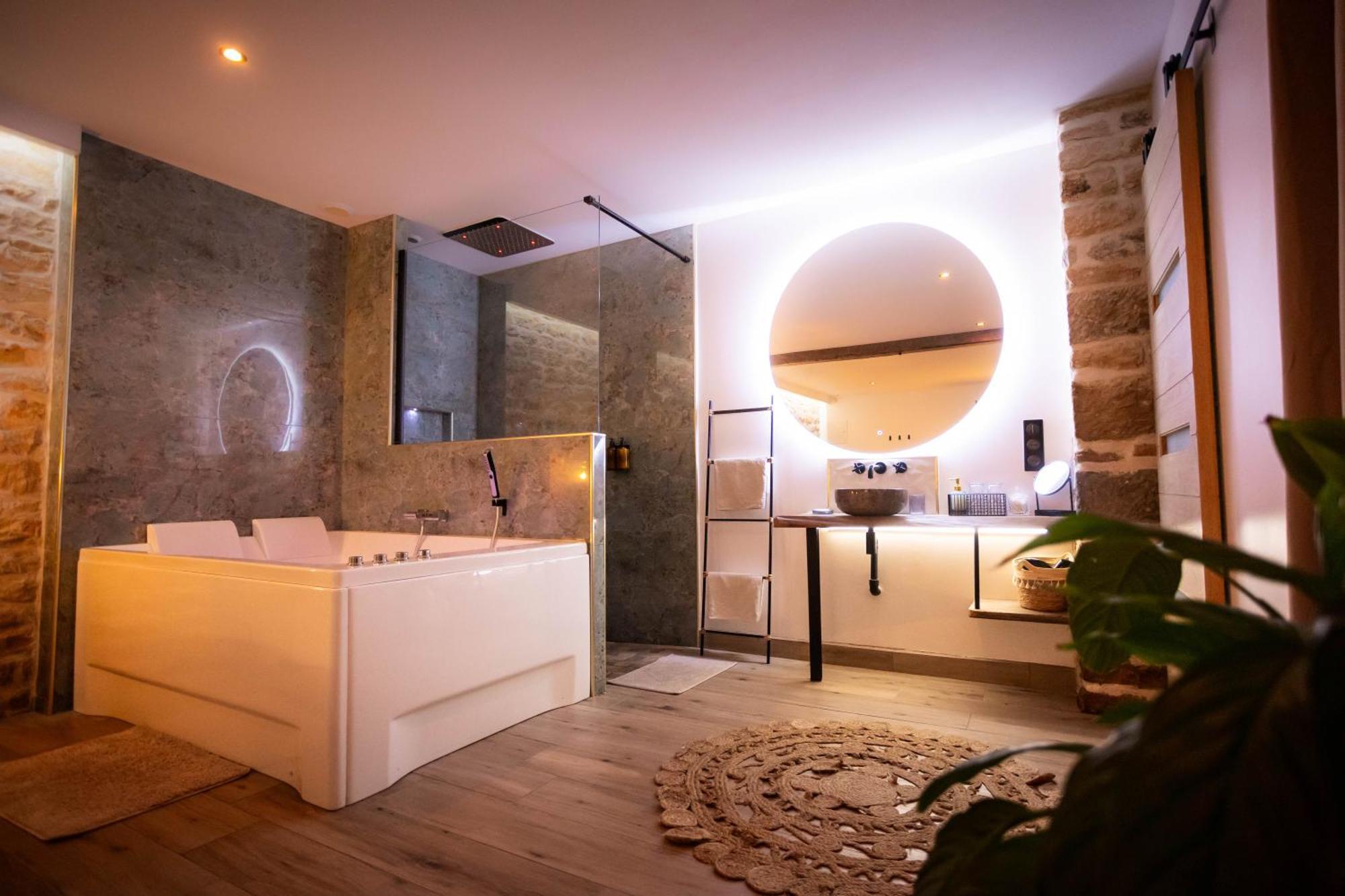 Apartment Les Jardins Secrets - Gare & Centre By *